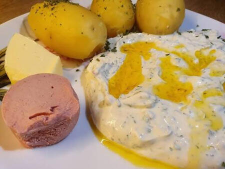 Potatoes, Herbed Quark, Liverwurst/Butter, Linseed Oil