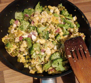 Leftover Pan (Broccoli, Egg, Parprika, Beans, Carrots, Cauliflower, ...)